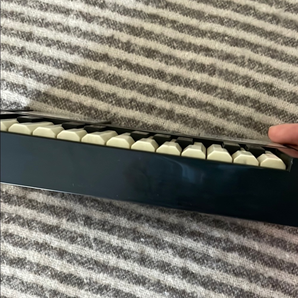 Vintage Bee Gees Rhythm Machine Mini Keyboard - RARE - Picture 4 of 7